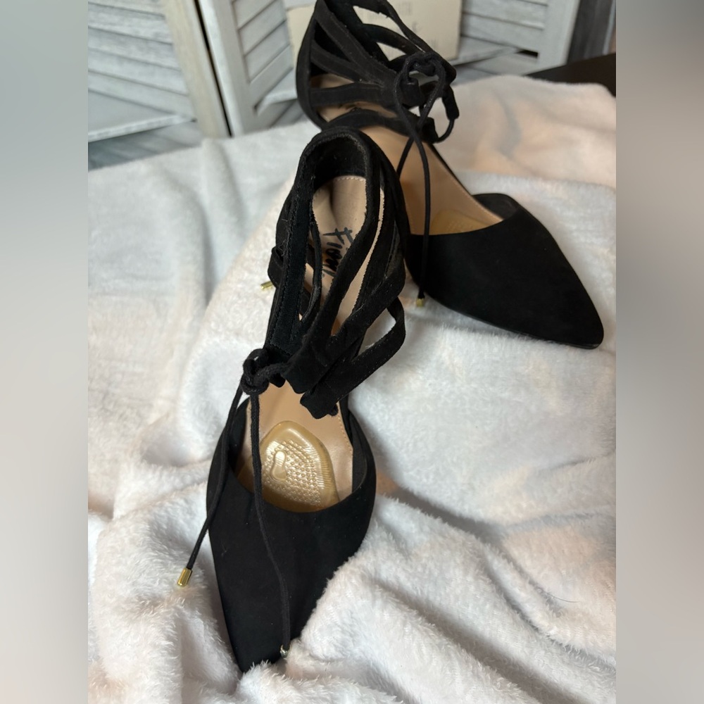 Fioni Women's Shoe KWEN STRAPPY Dress Kitten Heels Black Suede Size 8.5 - Picture 7 of 8